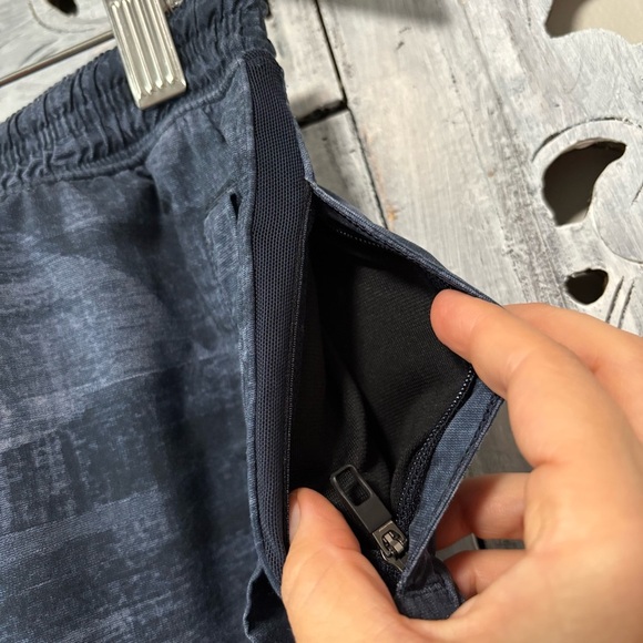 Lululemon Men’s Pace Breaker Short 9” Inseam Blue/Gray Geometric - Picture 6 of 11